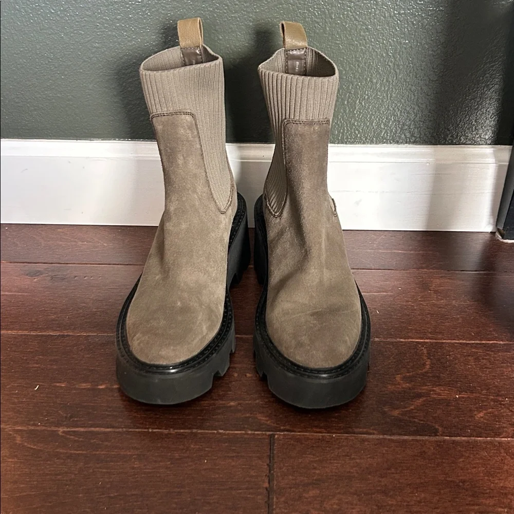 Never worn Dolce Vita Women's Hoven H2o Fashion Boot 8.5
